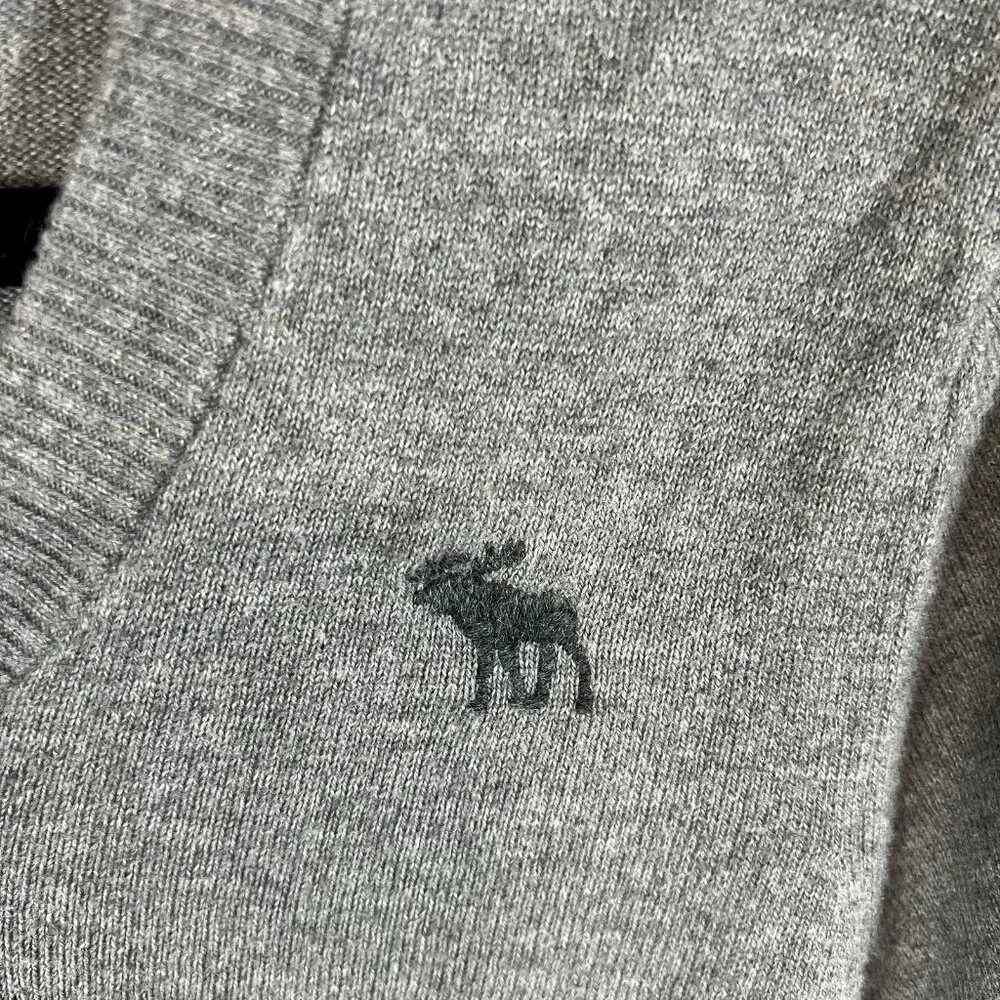 Abercrombie & Fitch Mens Gray Sweater Muscle V Neck Size‎ M Wool Blend Preppy